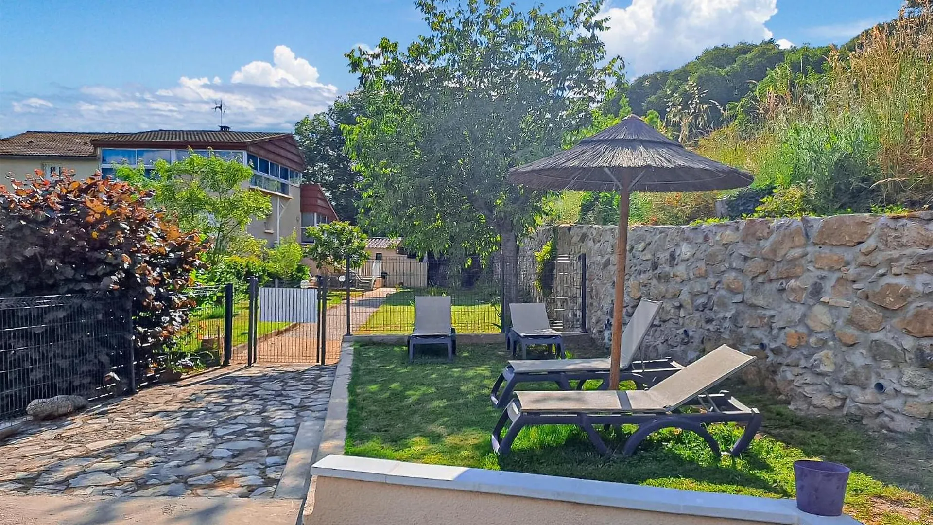 6 Bedroom Amazing Apartment In Vallon Pont Darc  Vallon-Pont-dʼArc