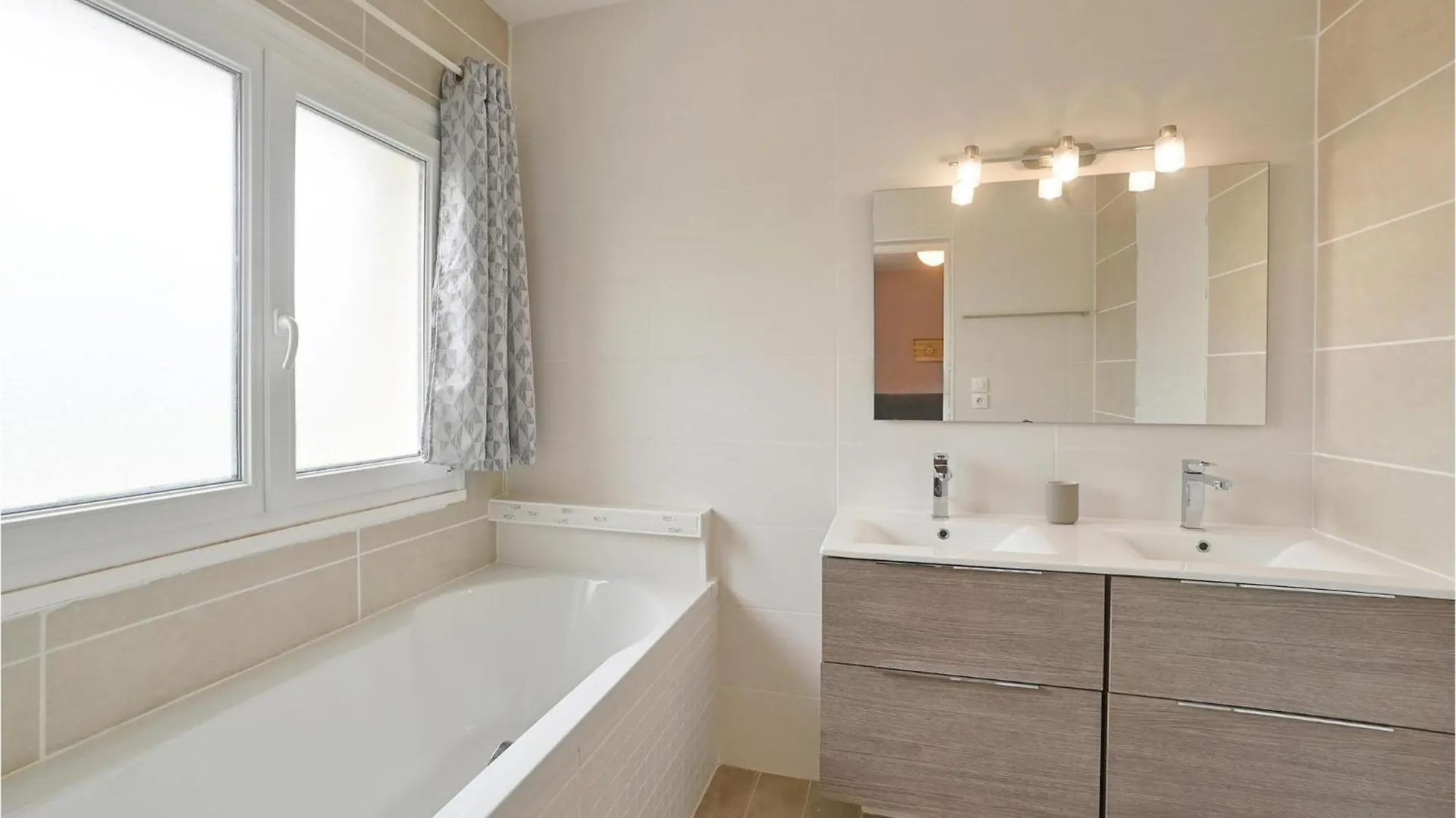 6 Bedroom Amazing Apartment In Vallon Pont Darc Vallon-Pont-dʼArc