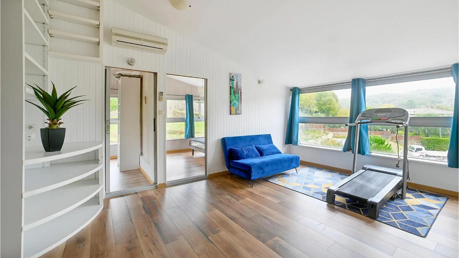 6 Bedroom Amazing Apartment In Vallon Pont Darc 0*, Vallon-Pont-dʼArc France